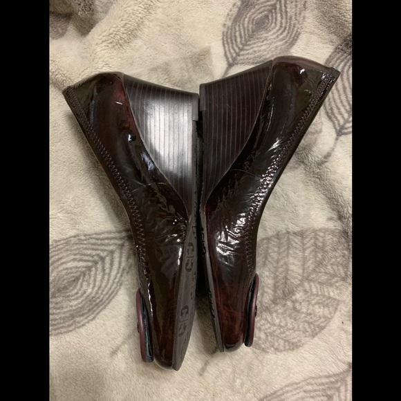 SOLD! Authentic Tory Burch Wedges - Picture 5 of 8